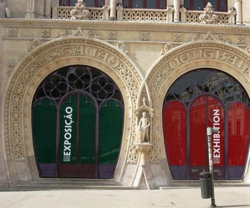 سيلفي يدمر جزءاً من التاريخ إلى الأبد